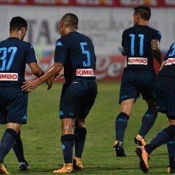 I numeri azzurri sulla terza maglia del