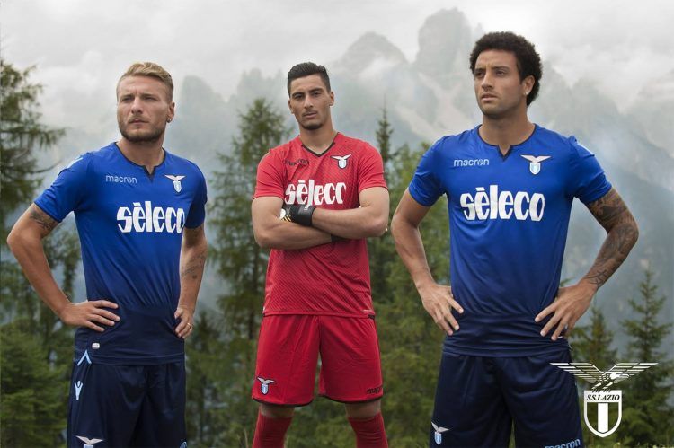 Immobile e Felipe Anderson con la terza divisa della Lazio 2017-18