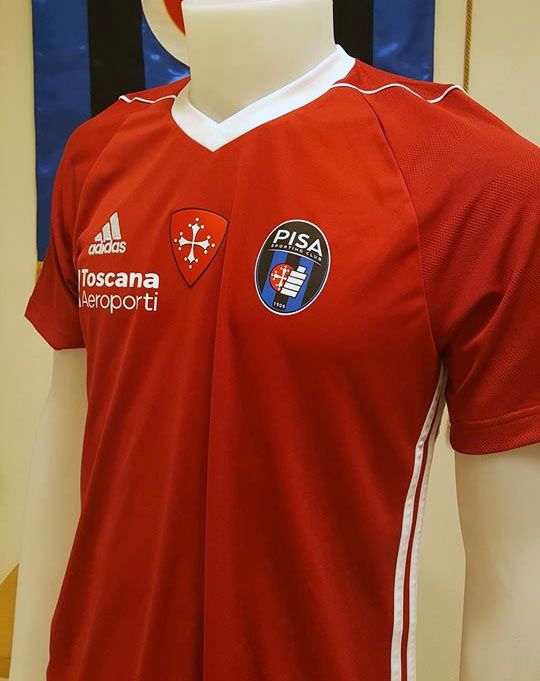 La terza maglia del Pisa Calcio 2017-2018 rossa