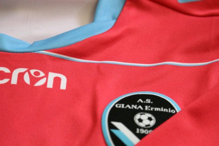 Dettaglio seconda maglia Giana Erminio 2017-2018