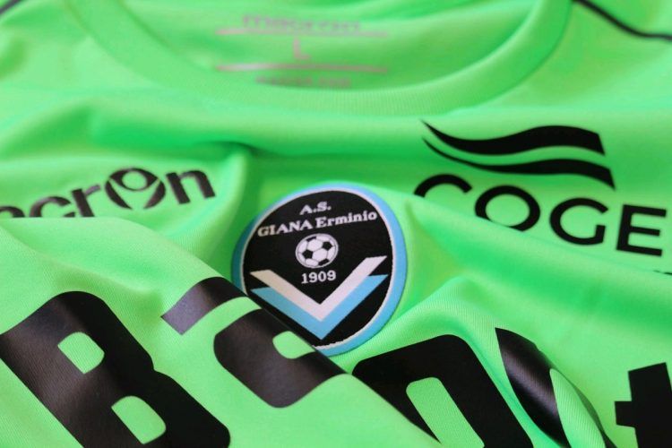 Stemma Giana Erminio, terza divisa verde 2017-2018