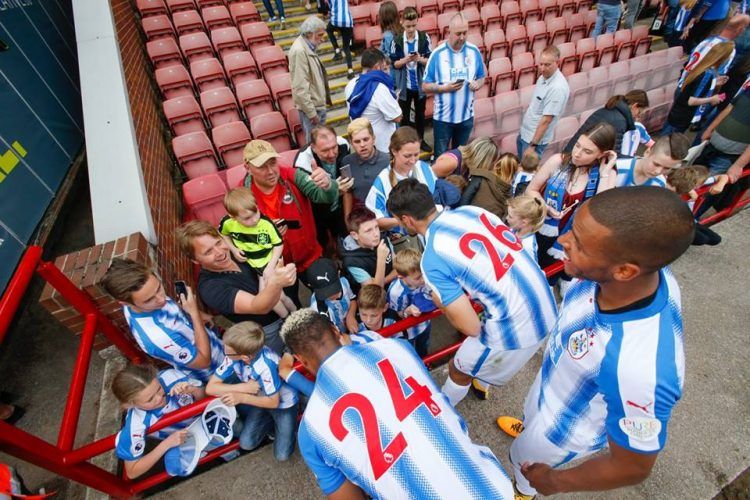 Font rosso prima maglia Huddersfield