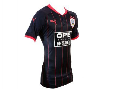 Dettaglio divisa Huddersfield Town away 2017-2018 Puma