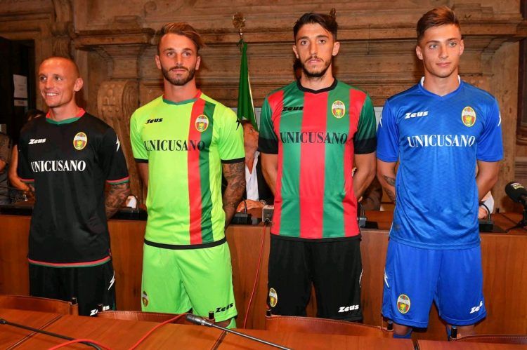 Le nuove maglie della Ternana 2017-2018 Zeus