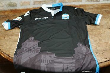 Terza maglia Spal 2017-18 con il castello estense
