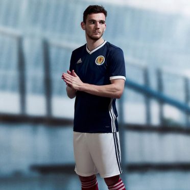 Divisa Scozia home 2018 adidas