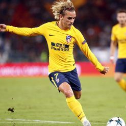 Griezmann con la divisa gialla dell'Atletico Madrid