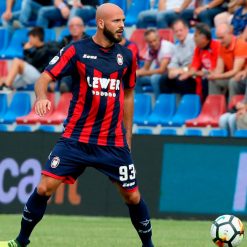 Ajeti con la divisa del Crotone 2017-2018