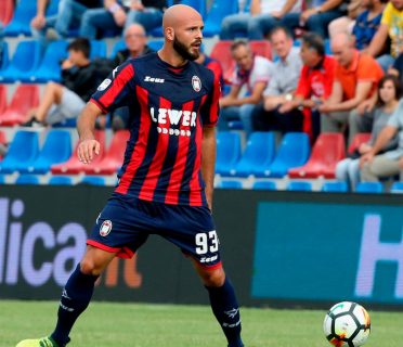 Ajeti con la divisa del Crotone 2017-2018