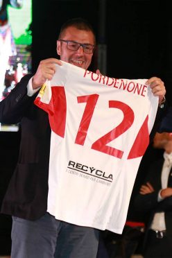 Nomi e numeri rossi, maglia trasferta Pordenone