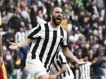 Higuain divisa Juventus 120 anni