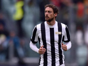 Marchisio con la maglia celebrativa 120 anni Juventus