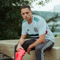 Chicharito con la maglia away del Messico