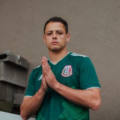 Chicarito con la nuova maglia del Messico