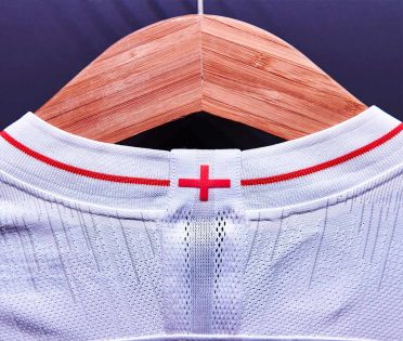 La croce di san Giorgio sul retro del colletto