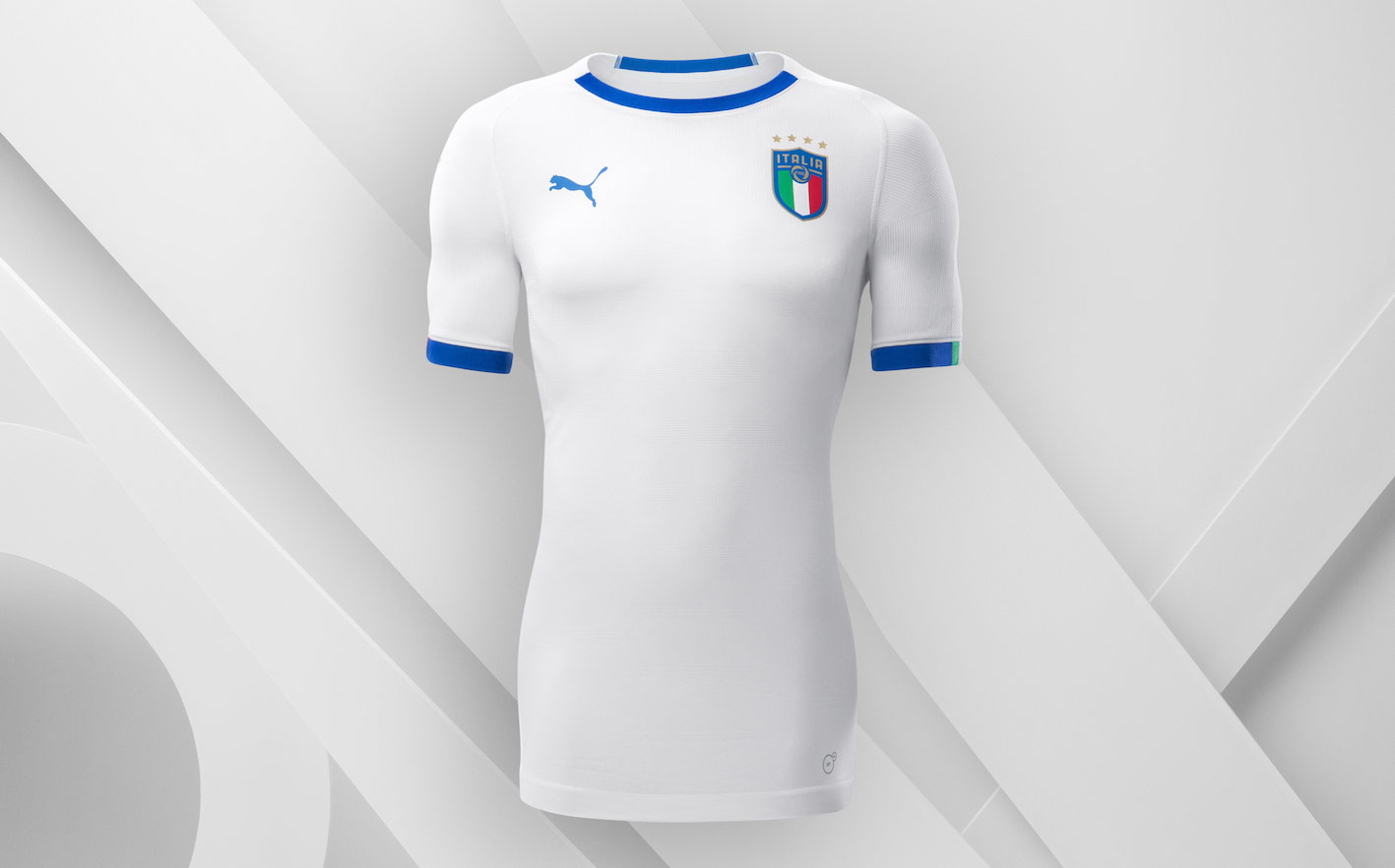 Seconda maglia Italia 2018-2020 Puma, bianca e azzurra con tricolore