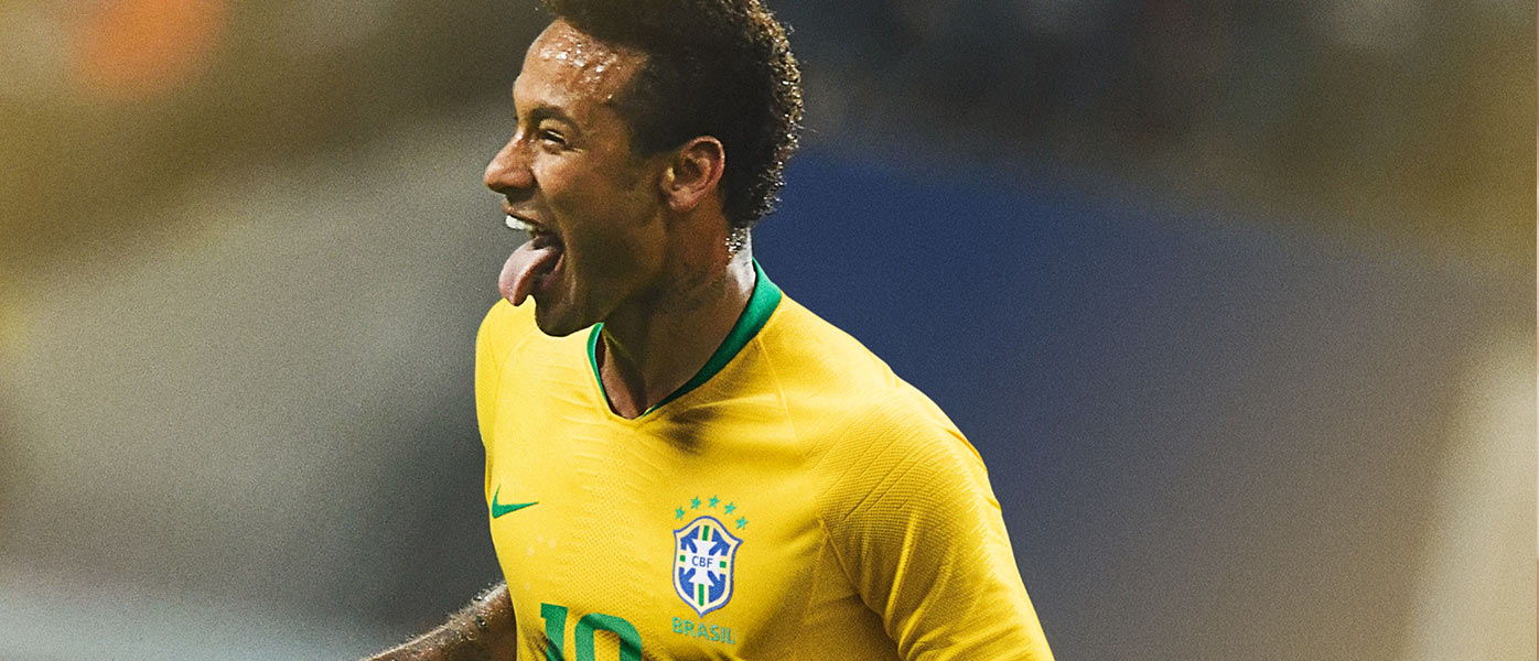 Neymar con la maglia del Brasile per i Mondiali 2018
