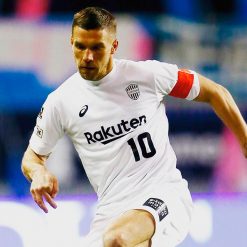 Podolski con la terza maglia del Vissel Kobe 2018