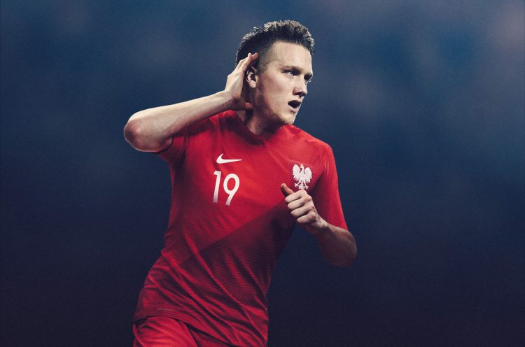 Zielinski con la seconda maglia della Polonia 2018