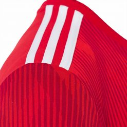 Strisce adidas sulle spalle, casacca Bayern Monaco