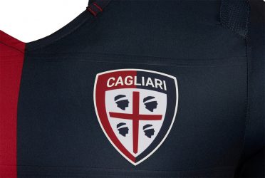 Dettaglio trama maglia Cagliari home