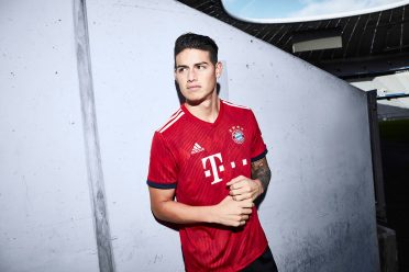 James indossa la nuova maglia del Bayern 2018-19