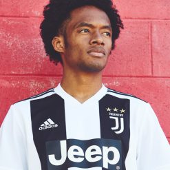 Juan Cuadrado con la maglia della Juventus 2018-2019