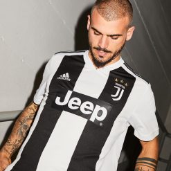 Sturaro con la nuova maglia della Juventus