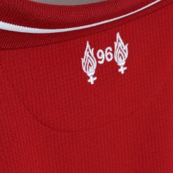 Fiammelle e numero 96, retro collo Liverpool kit