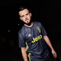 Miralem Pjanic, terza divisa Juventus adidas