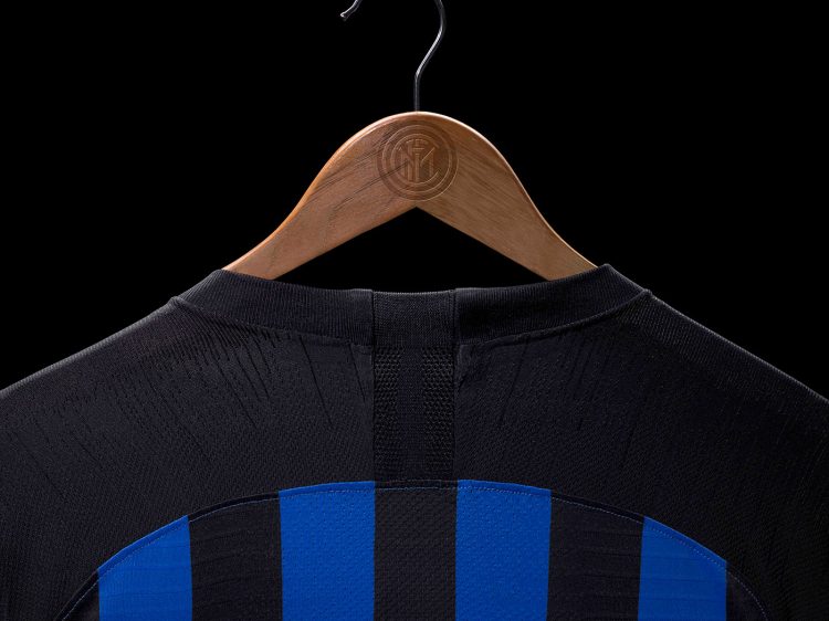 Retro collo nuova maglia Inter