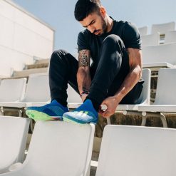 Luis Suarez indossa adidas X 18+