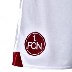Stemma FCN Norimberga sui calzoncini