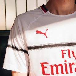 Linea nera maglia away Milan