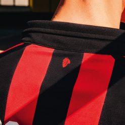 Diavolo stilizzato Milan sul collo