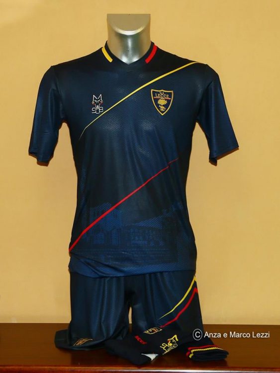 Terza maglia Lecce 2018-2019 blu