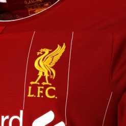 Il Liver Bird in oro sulla maglia