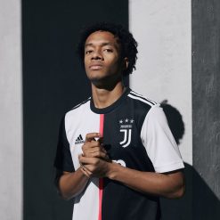 Cuadrado con la divisa della Juventus 2019-20