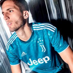 Bentancur, divisa azzurra Juventus