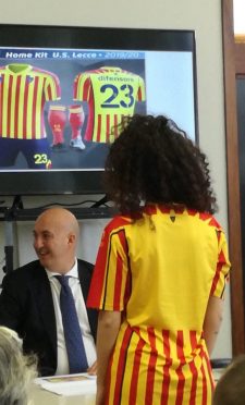 Retro prima maglia Lecce con i raggi del sole