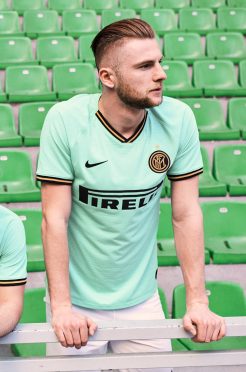 Skriniar, maglia Inter trasferta 2019-20