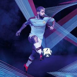 Kun Aguero, kit home Manchester City Puma