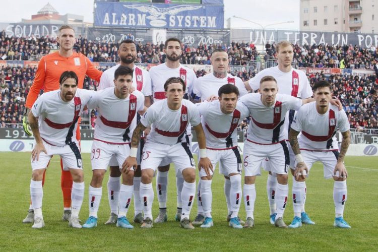 Divisa Cagliari 100 anni contro il Milan