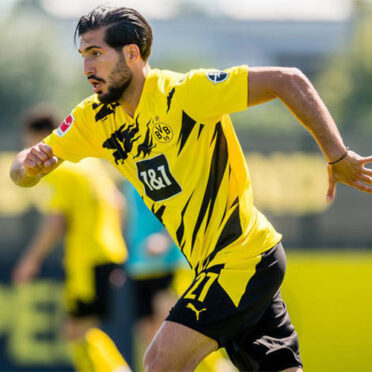 Emre Can con la nuova maglia del Borussia Dortmund