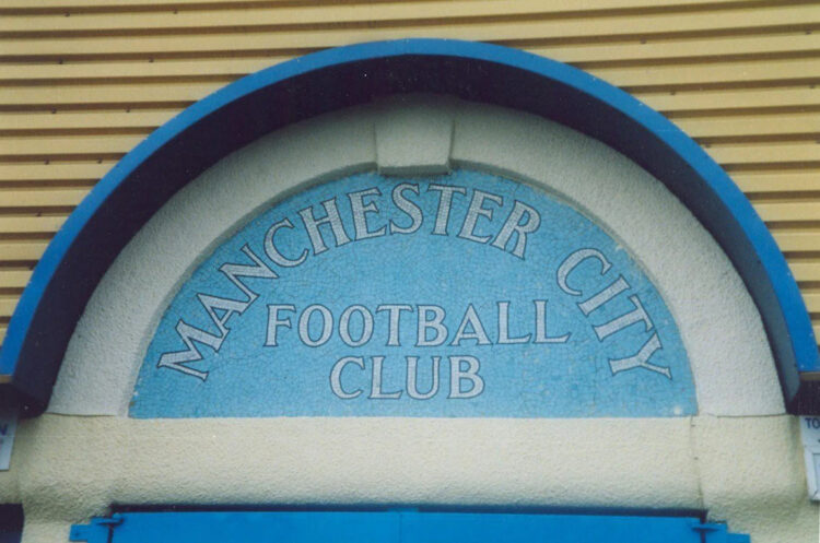 Mosaico Main Road stadio