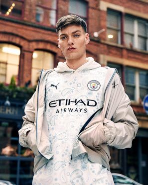 Manchester City foto terza divisa 2020-21