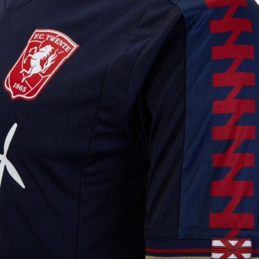 dettaglio logo e manica away twente 2020-21