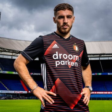 Kokcu con la seconda maglia del Feyenoord 2020
