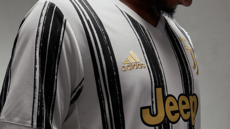Logo adidas dorato, maglia Juventus