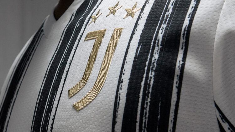 Nuovo stemma Juventus con la sola J